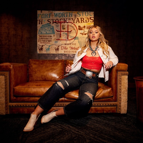 Ariat Ultra High Rise Tomboy Straight Jean in Bora Bora, CROPPED - Picture 6 of 6